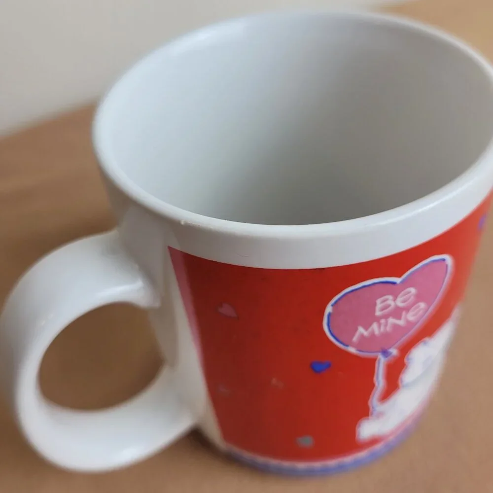 Vintage Hallmark Mug Be Mine Teddy Bear & Heart Balloon red Valentine. 1988 Mugs